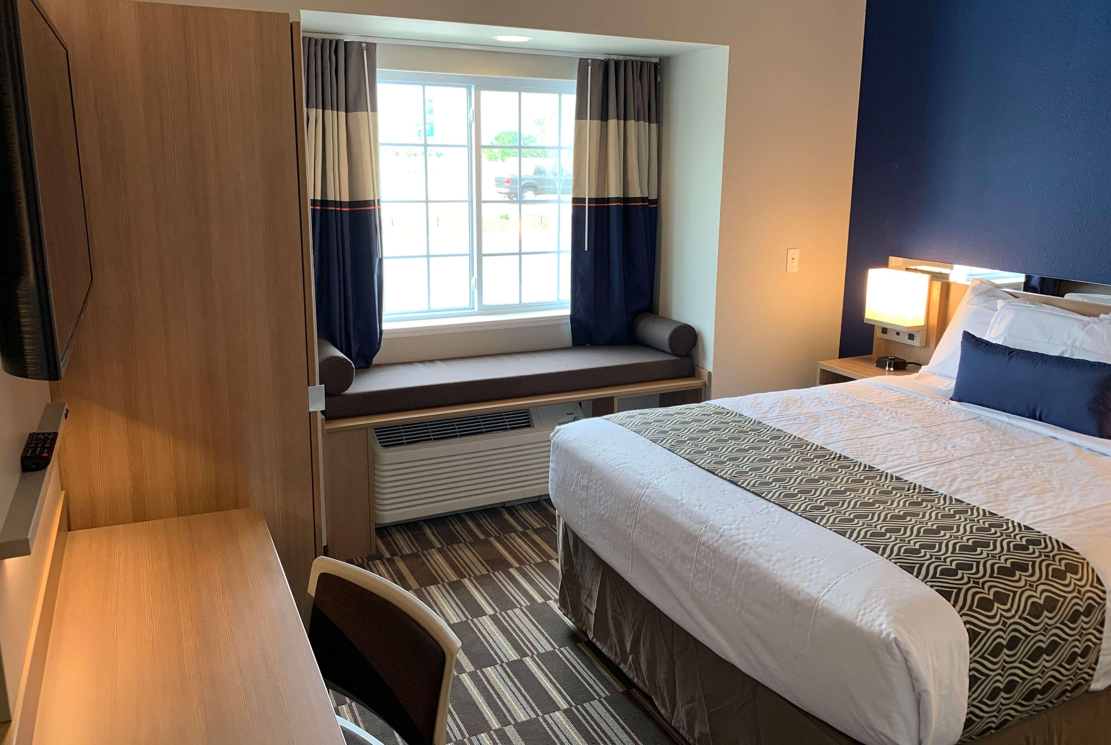 Microtel Inn & Suites By Wyndham Fountain Fort Carson Exterior photo